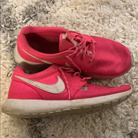 Shoes - ~PINK AND WHITE NIKE ROSHE RUN SHOES~